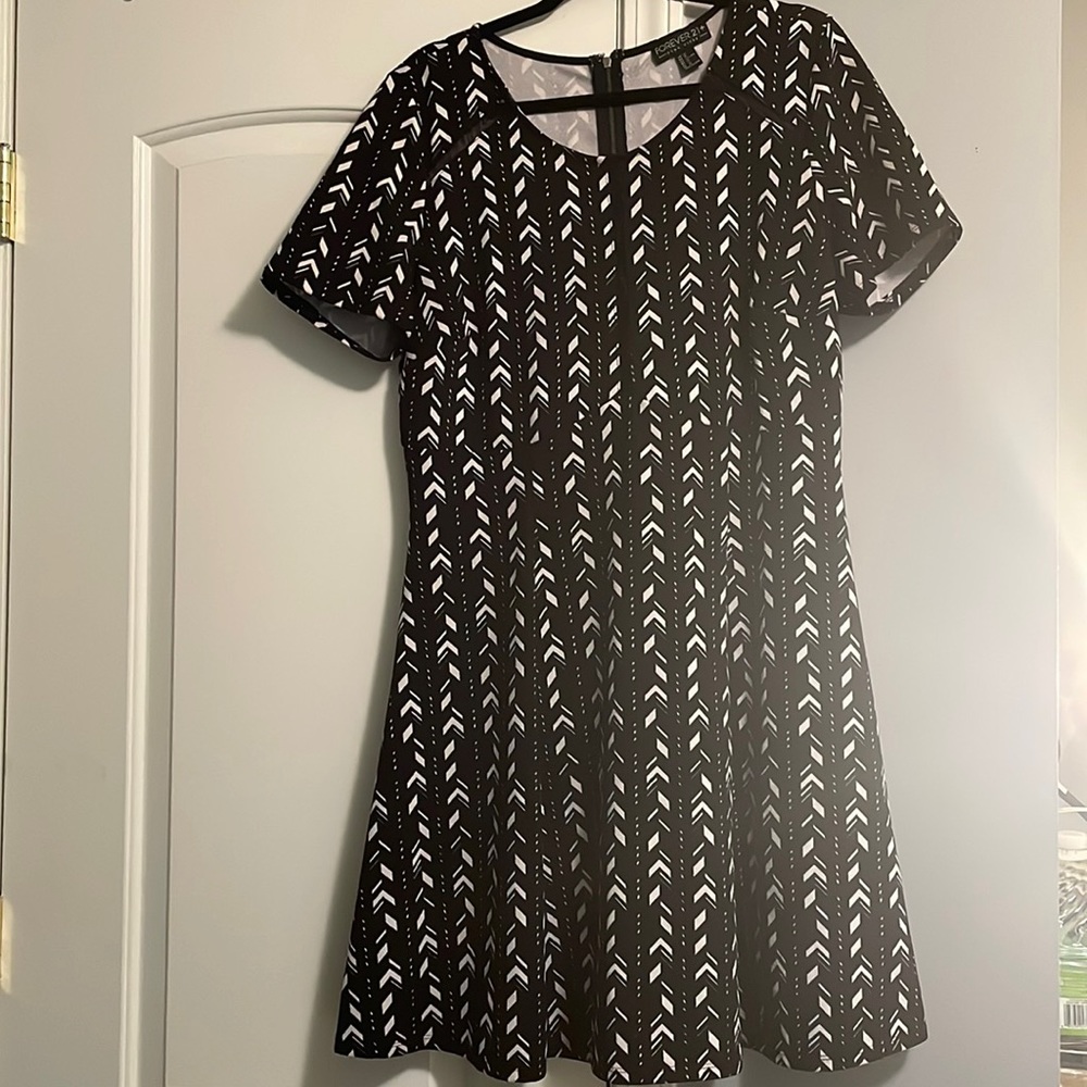 Forever 21 Black & white chevron a line dress with a small sheer stripe